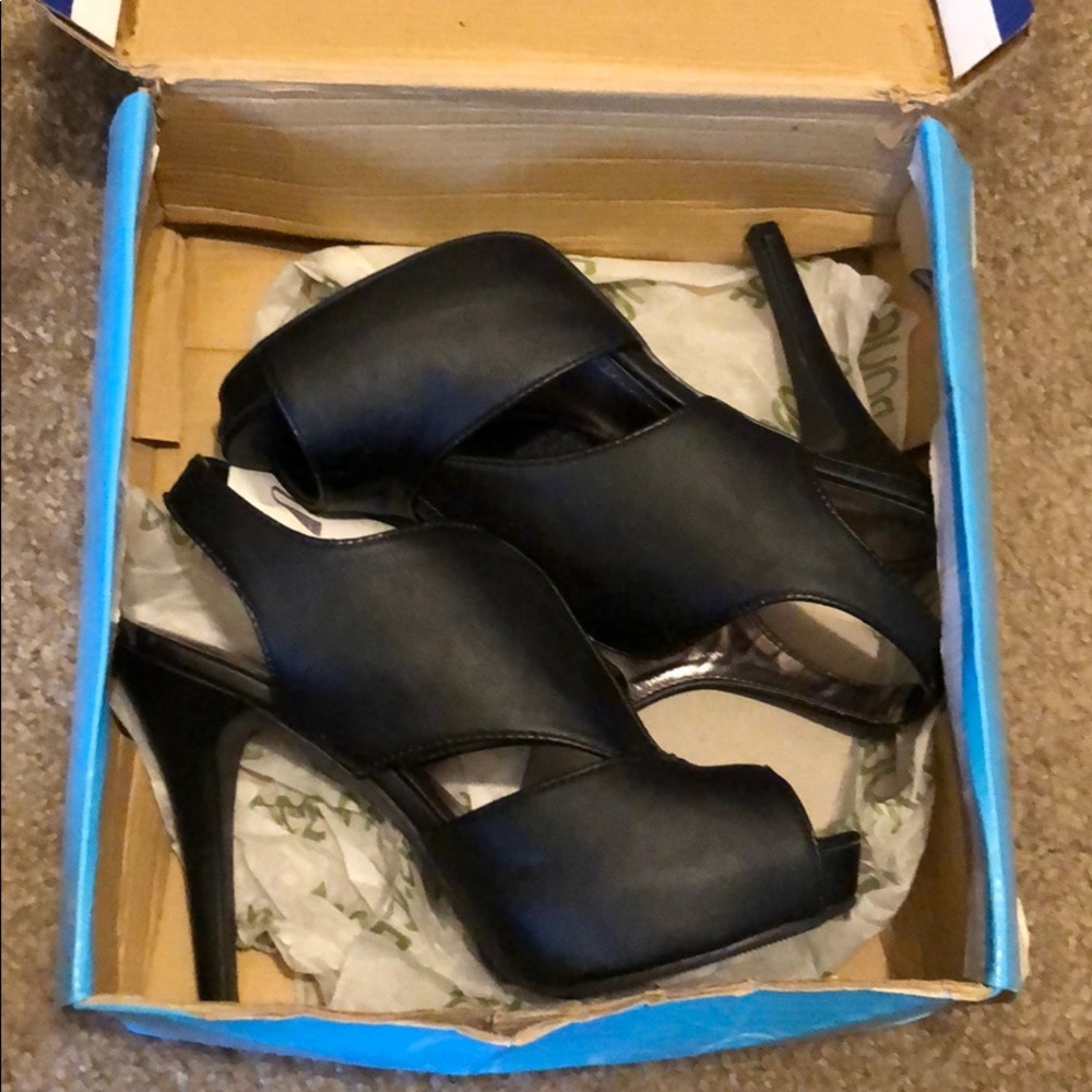 Women’s Size 8 Black Heels